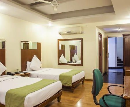 Sandhya Hotel Hyderabad Eksteriør billede